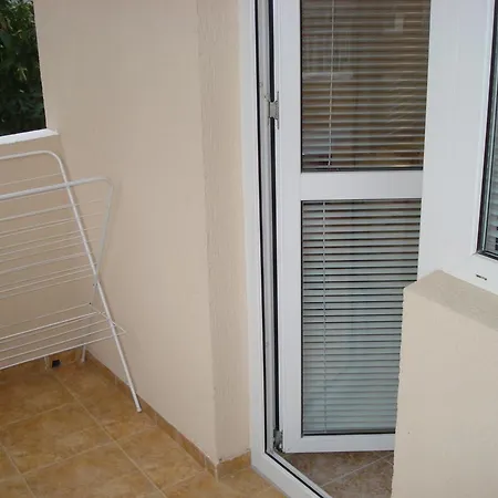 Guest house Kupenova 3*